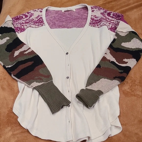 Chic Lucky Brand Cardigan with Camouflage and Purple Accents Size small - Picture 1 of 8